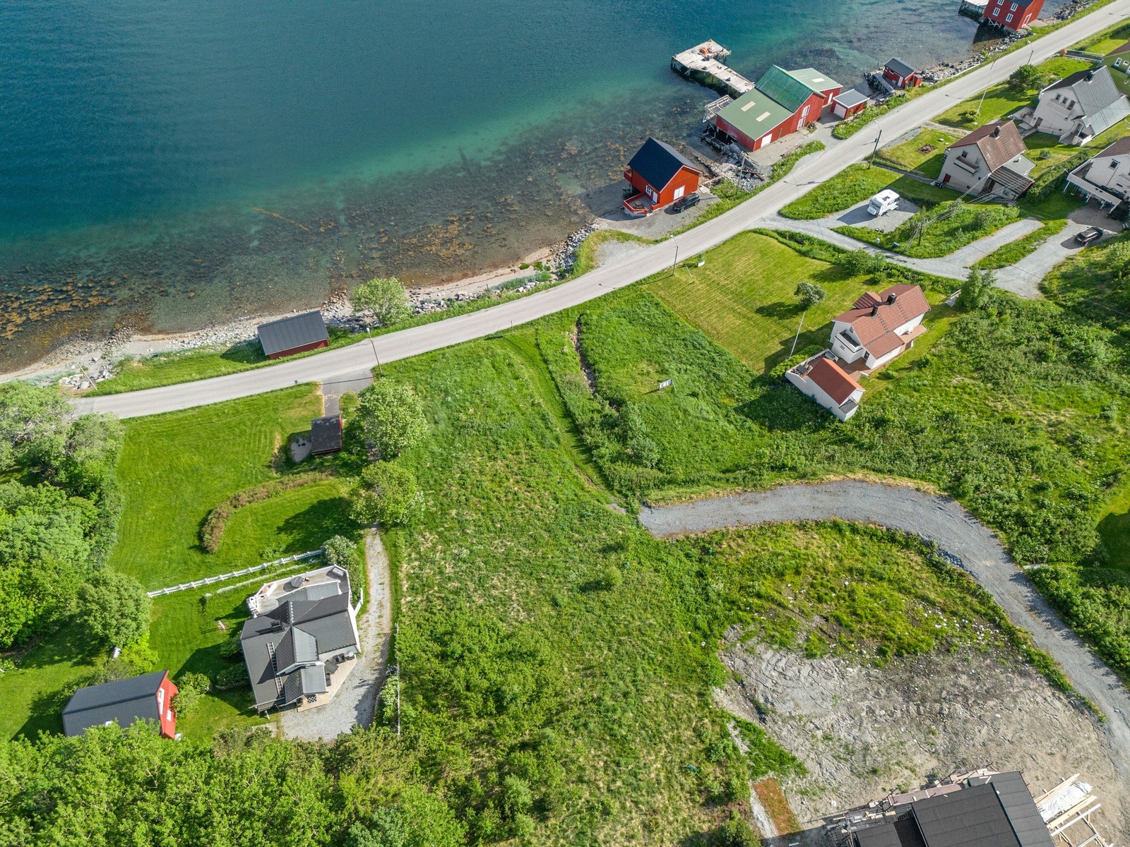 Harsvika på Stokkøya i Åfjord kommune er et attraktivt feriområde. Åfjord er kjent for sin vakre natur, og gode
frilufts muligheter. Galleribilde