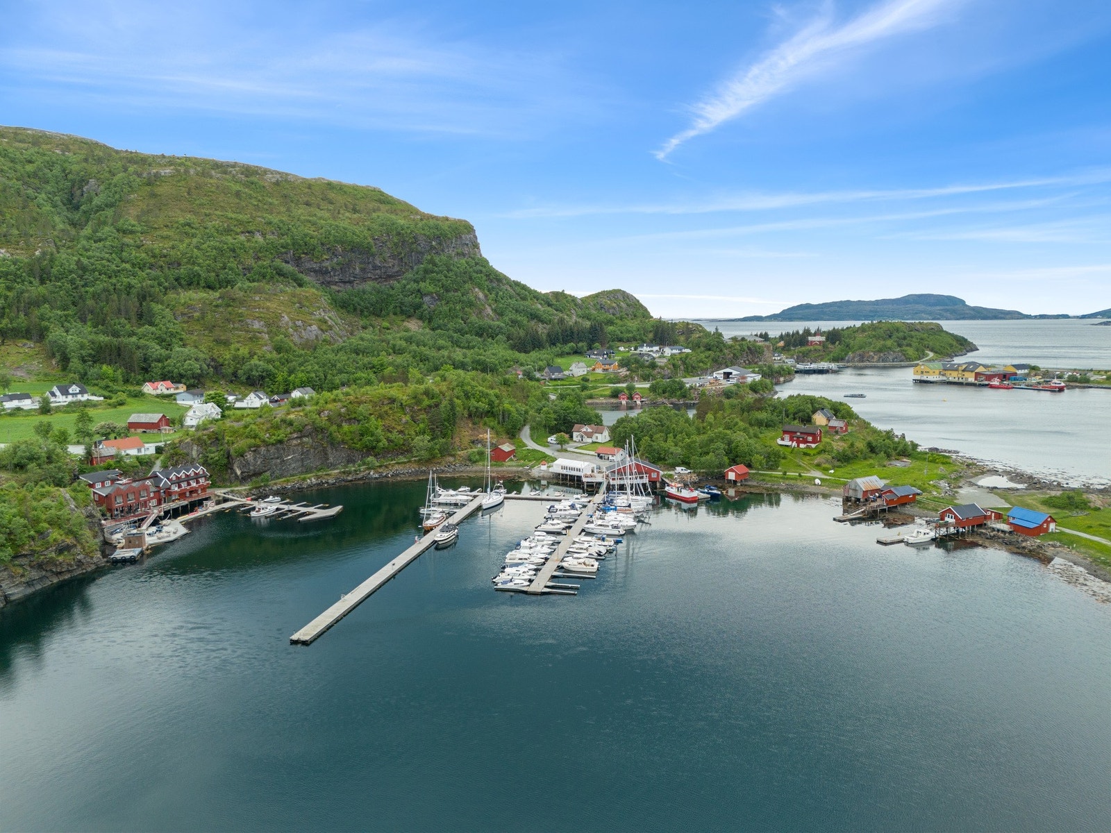 Småbåthavn like i nærheten av tomtene. Galleribilde