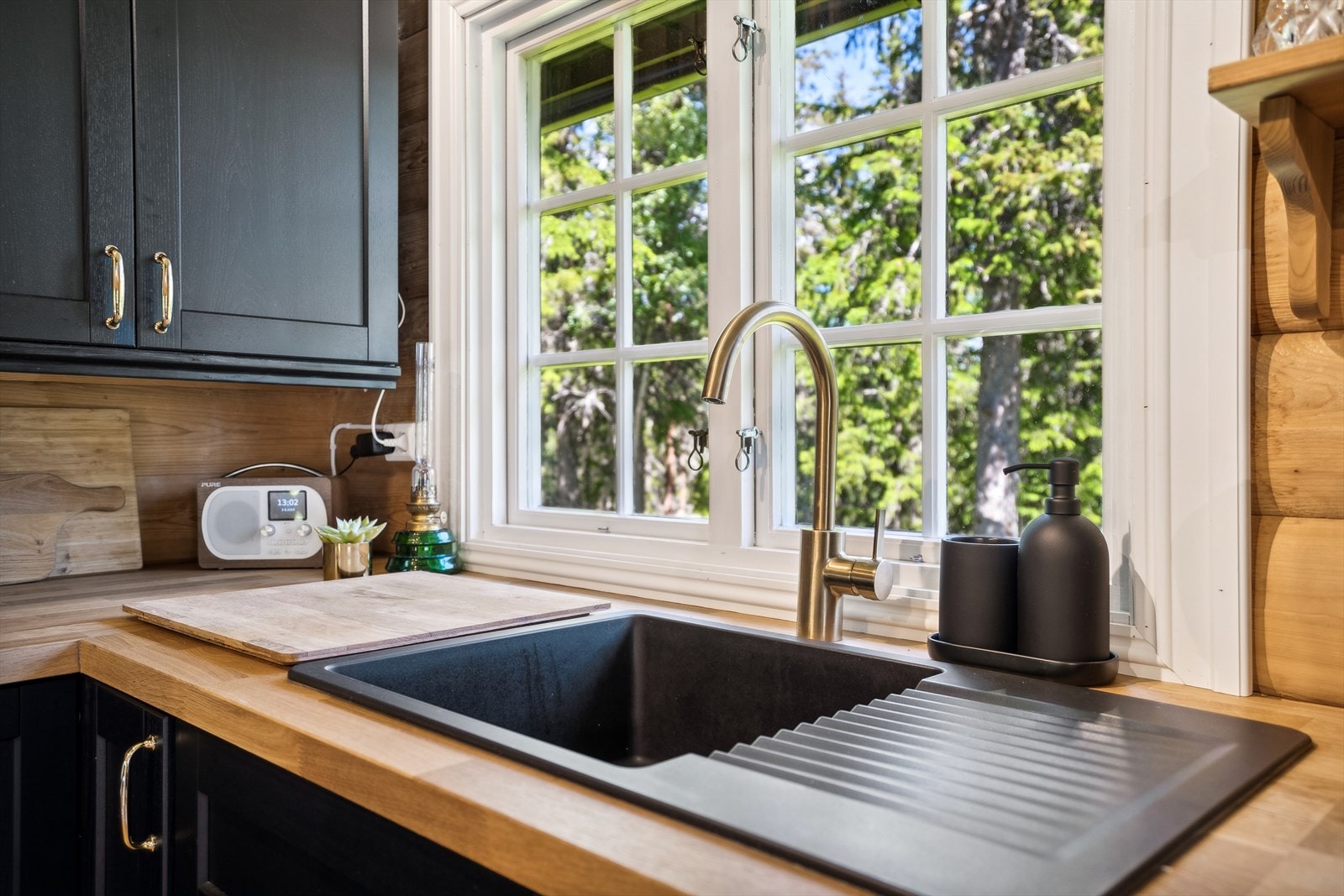 Det står iallfall ikke på detaljene, for det er på plass Galleribilde