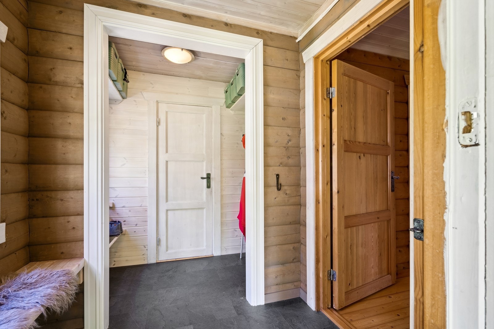 Innerste dør leder inn på toalettet Galleribilde