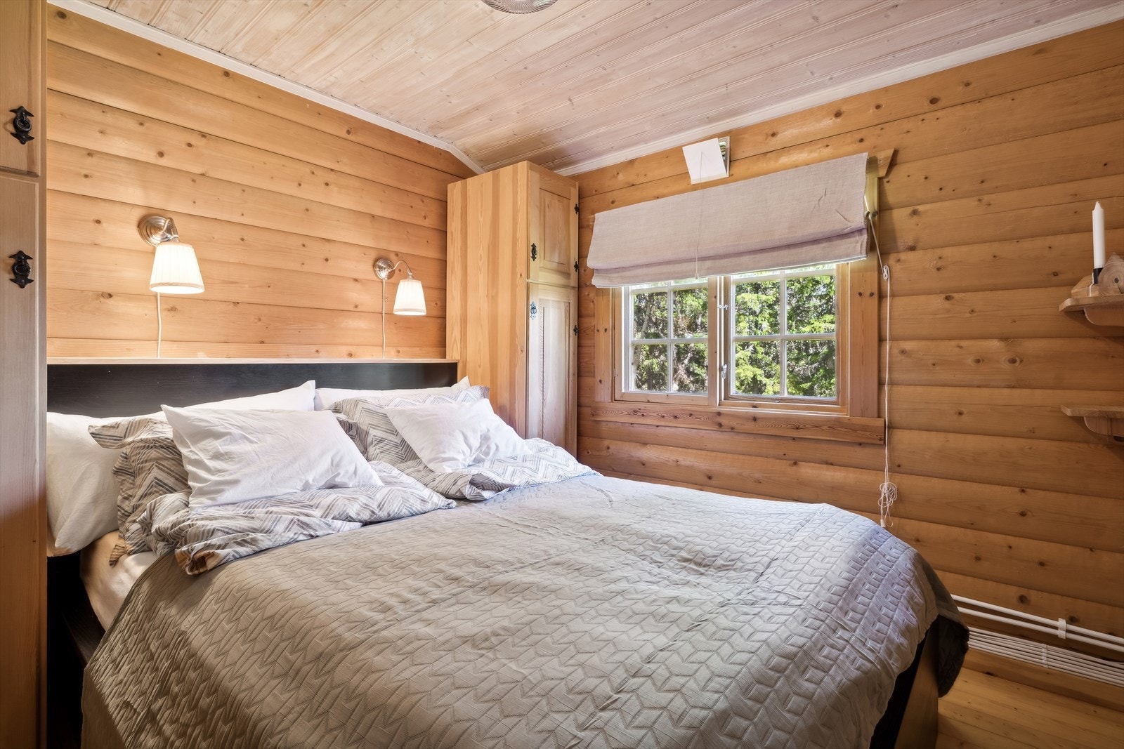 Soverom 1 med noe skapplass Galleribilde