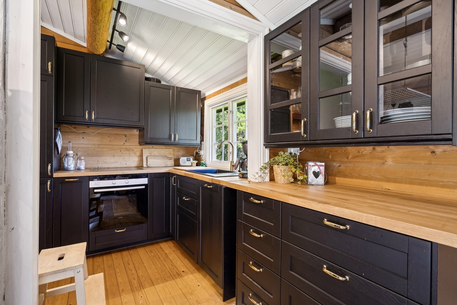 Kjøkkenet er kanskje ikke det største, men du har plass til alt du trenger Galleribilde