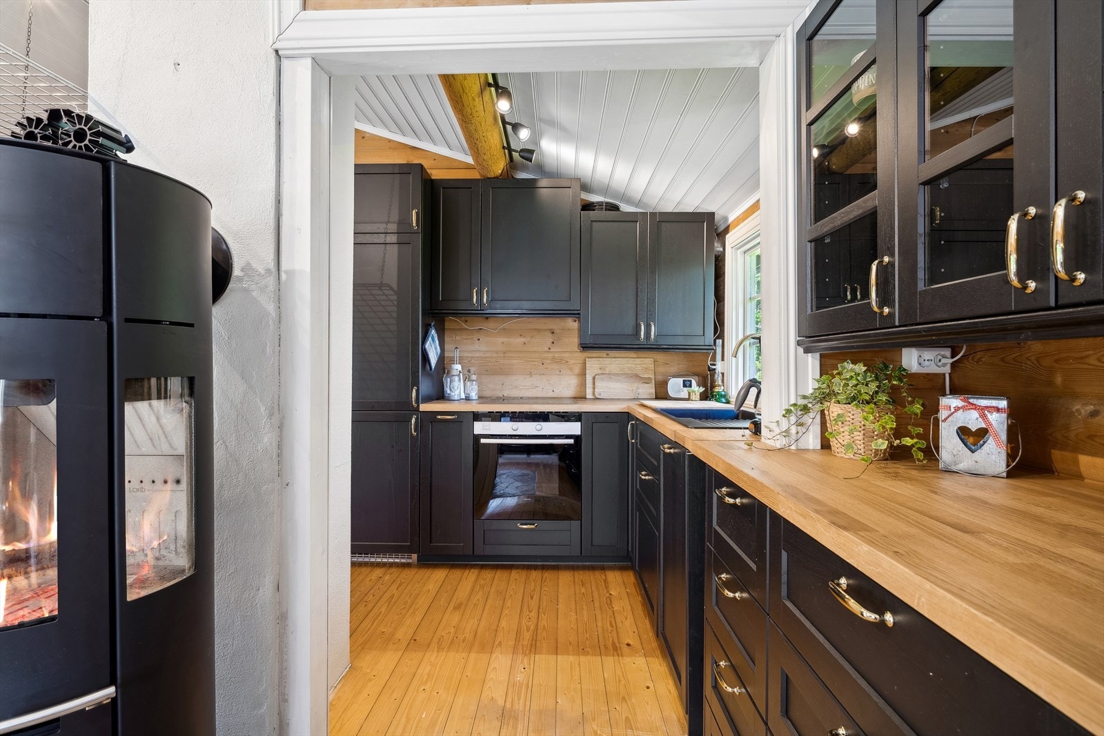 For størrelsen er det masse skap- og benkplass Galleribilde