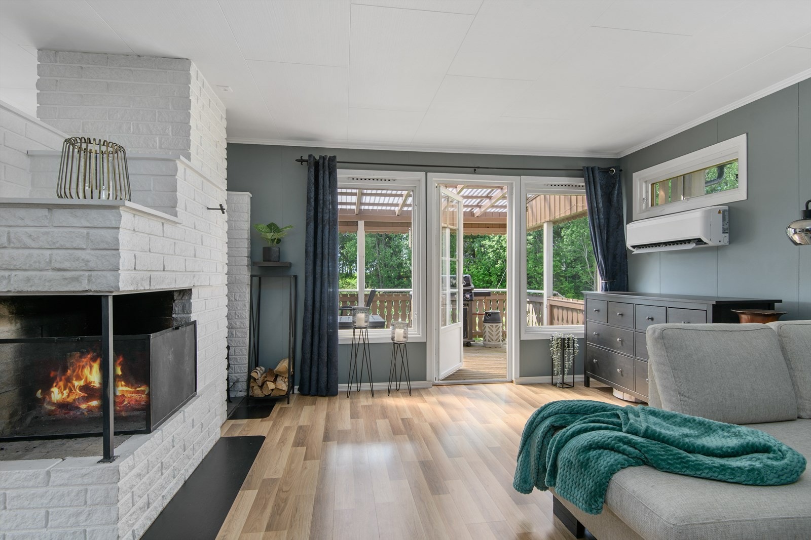 Utgang til terrasse fra stue. Galleribilde