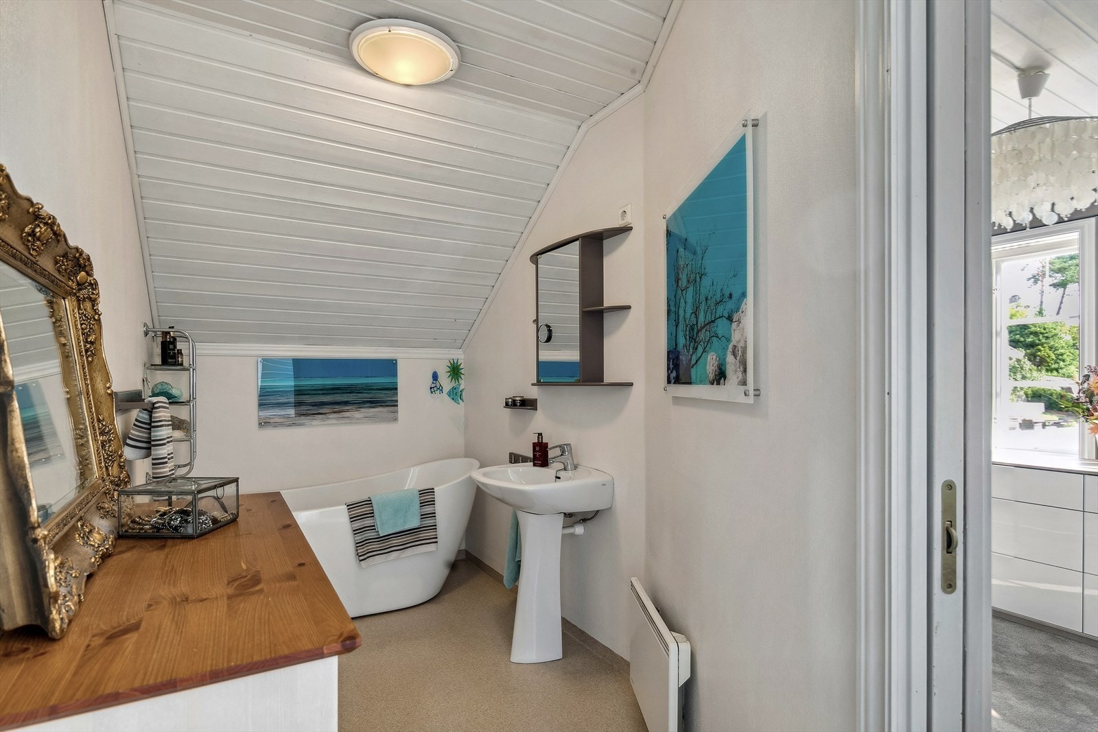 Direkte inn på badet førd u kommer til soverommet Galleribilde