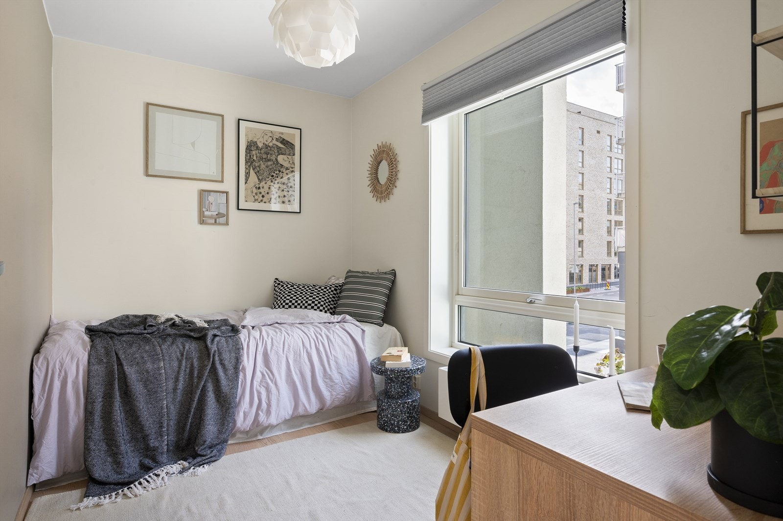 Soverom 3 er enda et flott rom. Rommet har mange bruksmuligheter som f.eks. kontor, gjesterom eller barnerom. Galleribilde