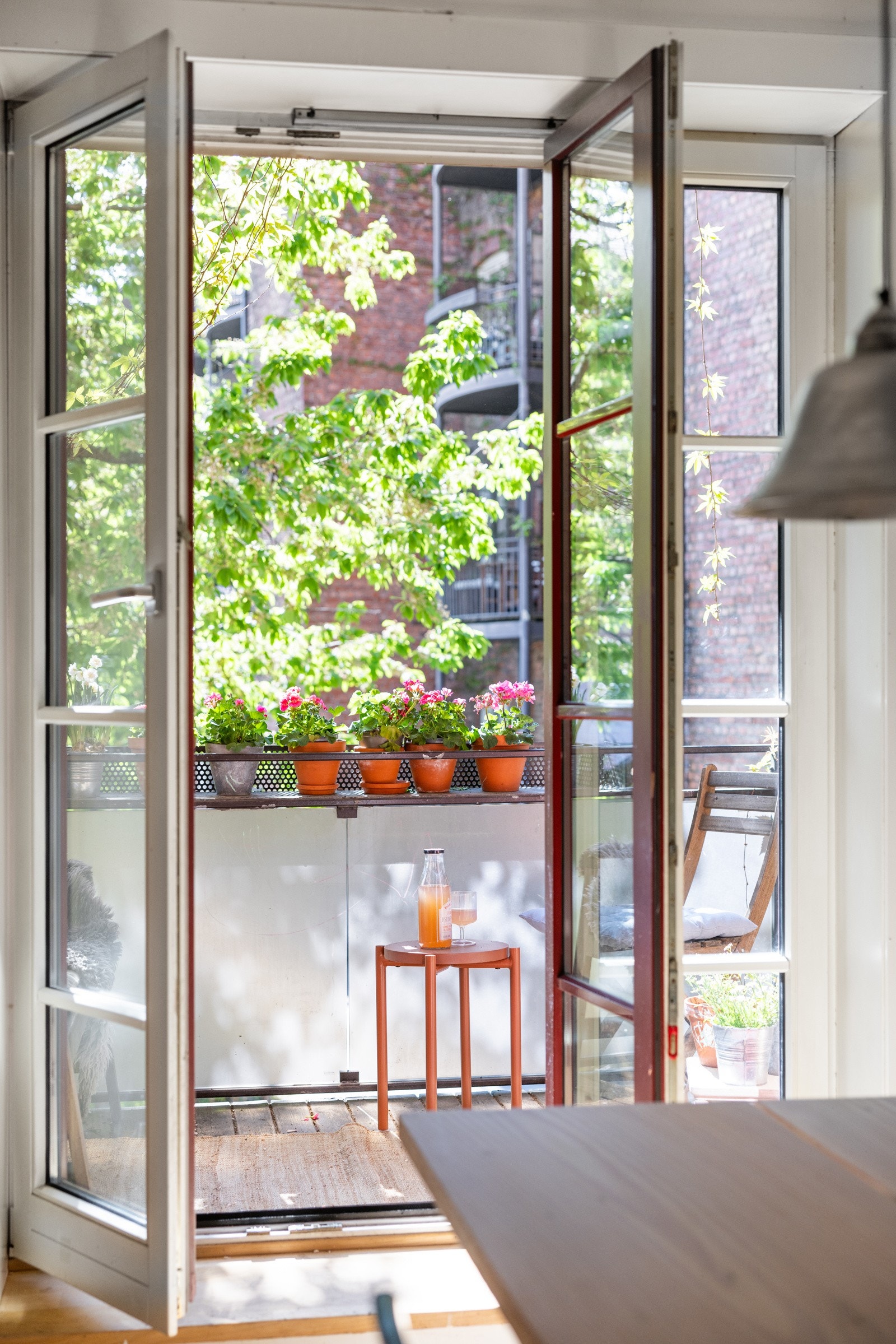 Fra kjøkkenet er det utgang til en fin balkong. Galleribilde