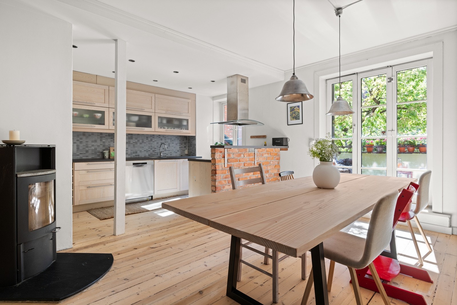 Praktisk kjøkkeninnredning fra rundt 2003. Galleribilde