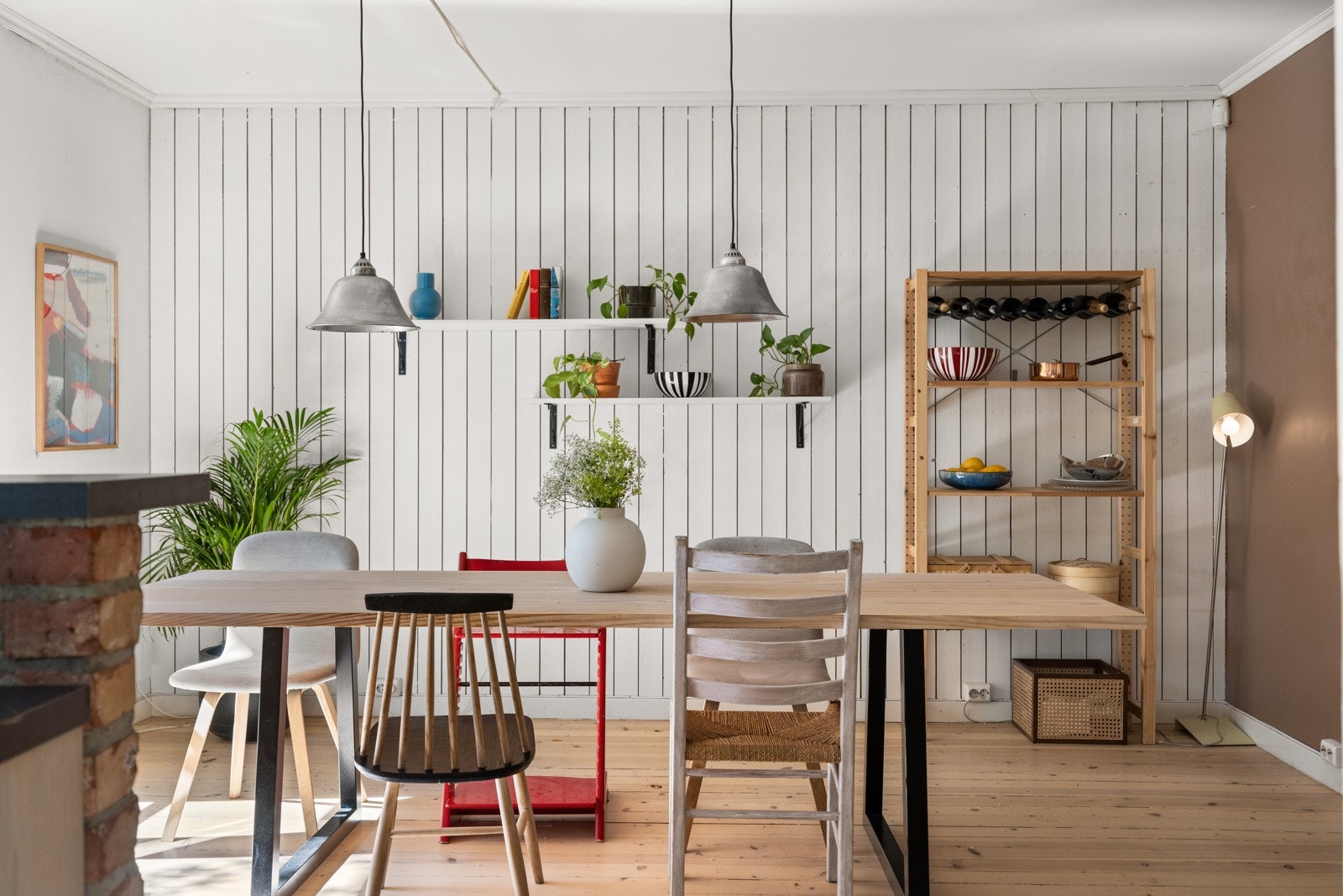 Stue med god plass til spisegruppe. Galleribilde