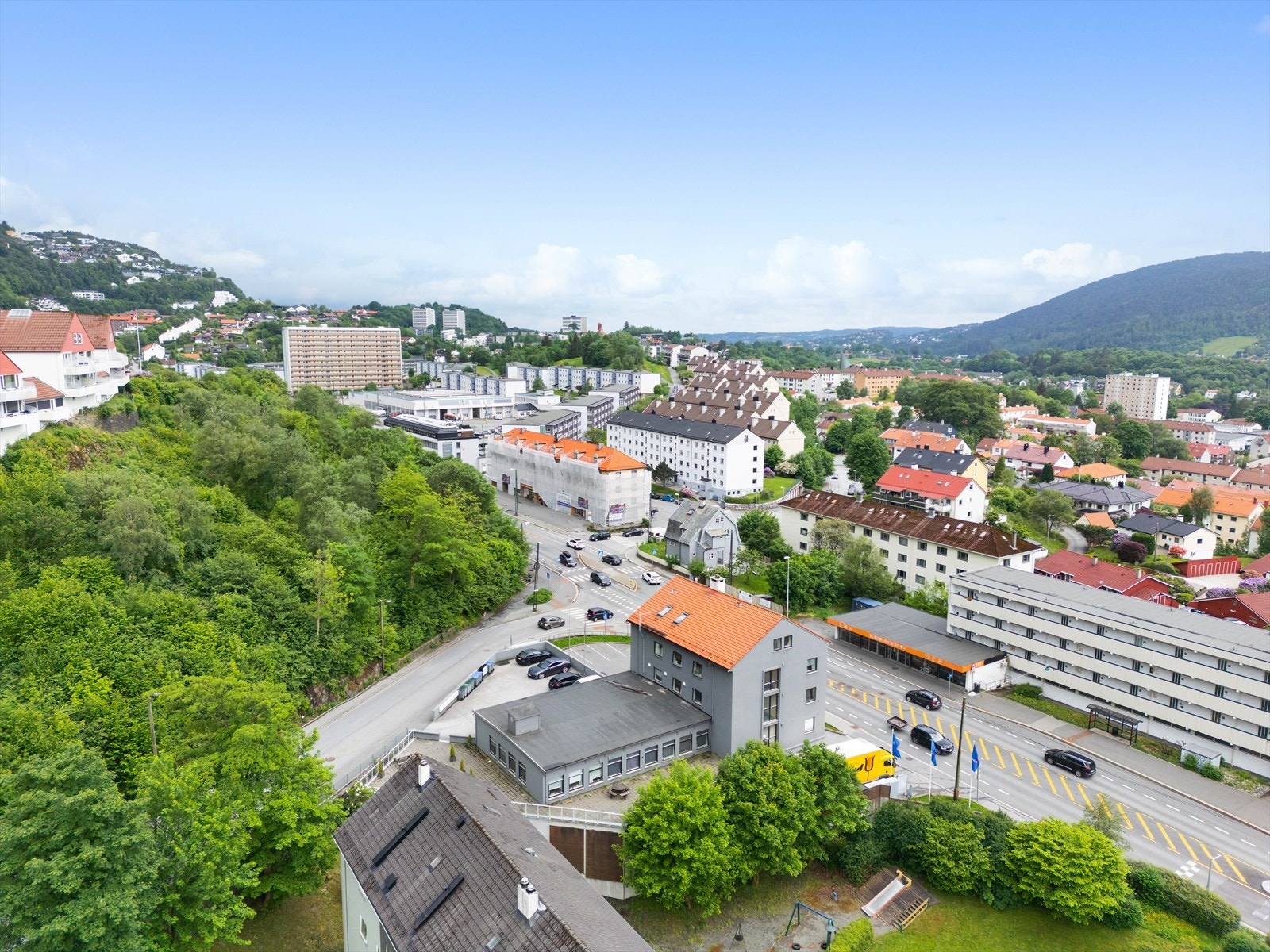 Nær natur og sentrumsfasiliteter. Perfekt for den urbane livsnyteren. Galleribilde