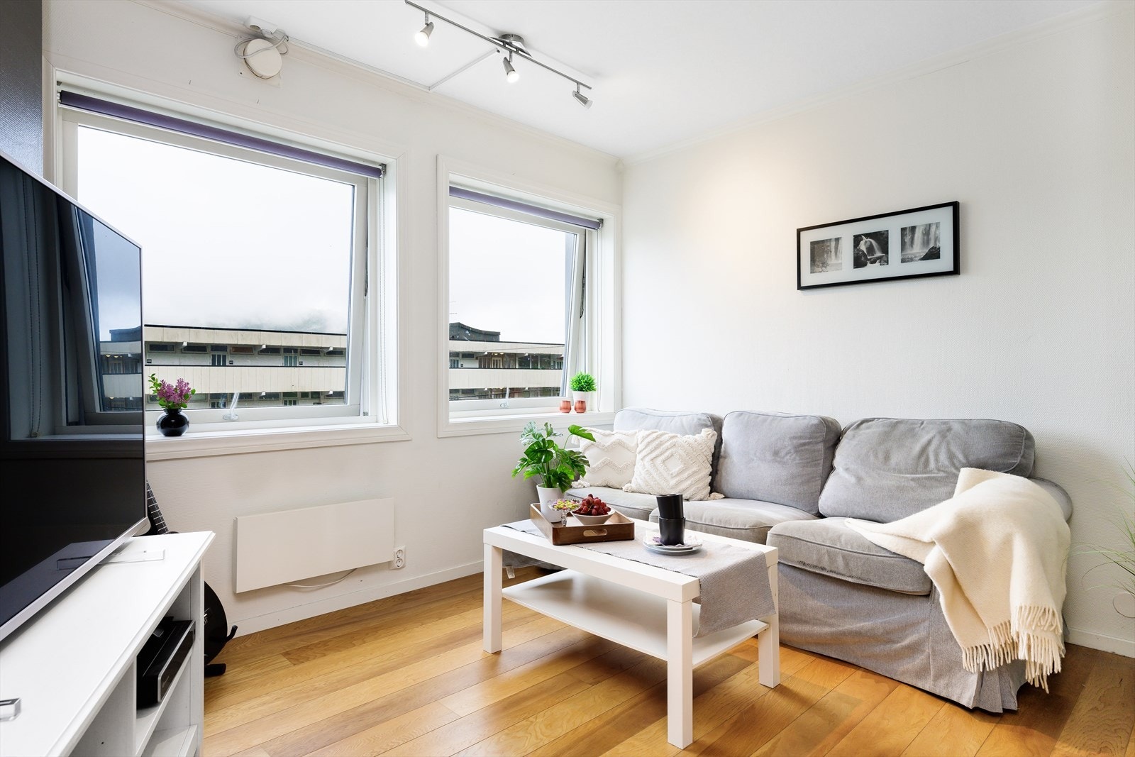 Stuen kan man innrede på flere forskjellige måter. Med gode vindusflater. Galleribilde