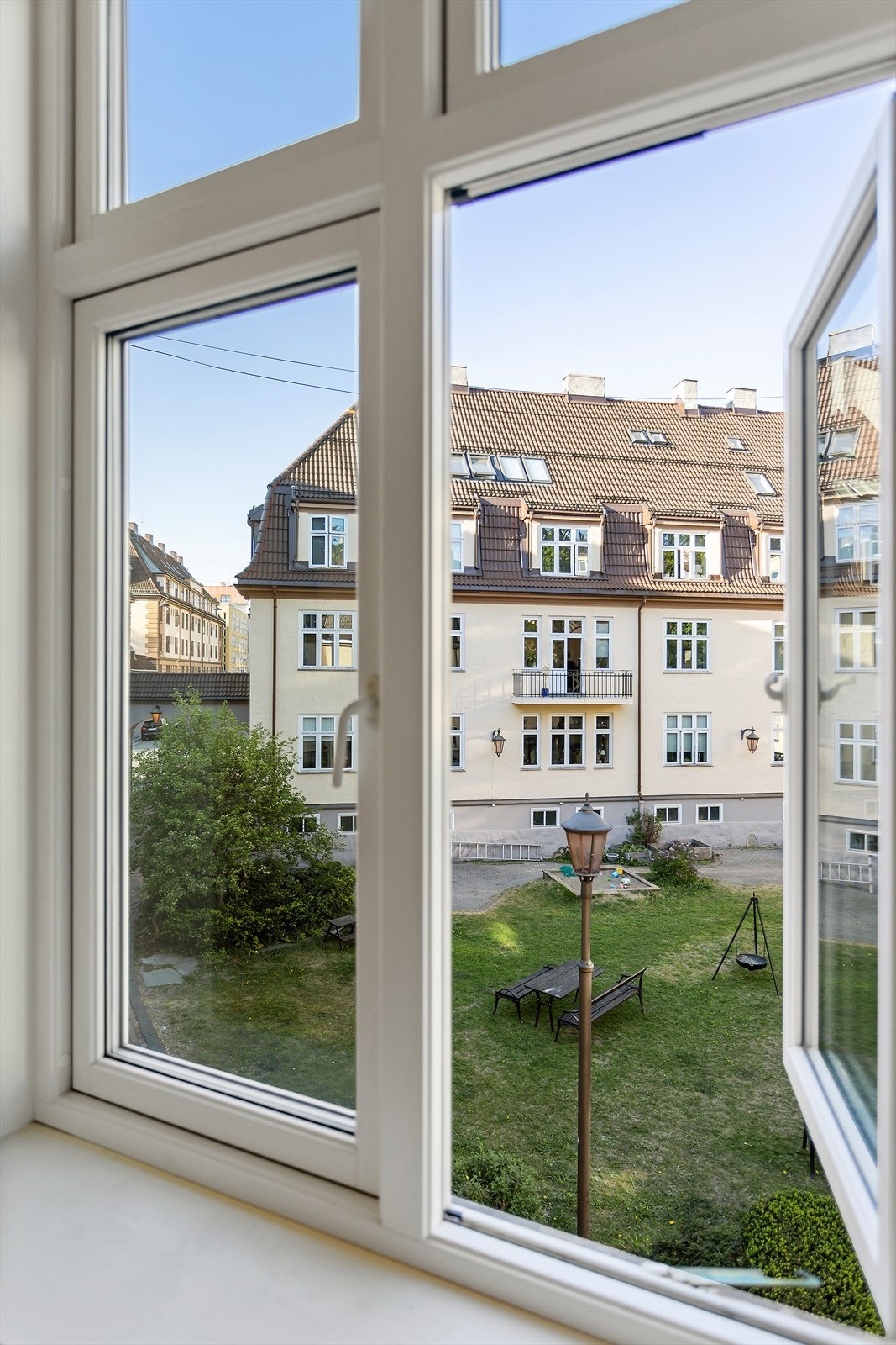 Utsynet fra soverommet - Ut mot den flotte bakgården! Galleribilde