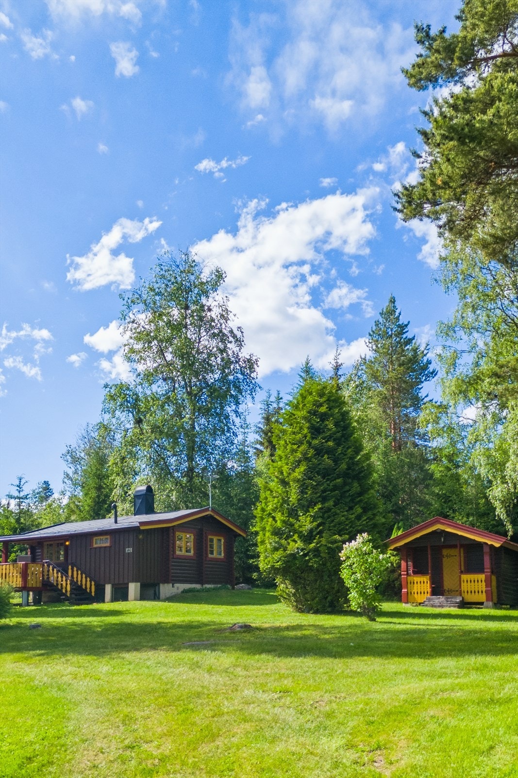Stor, solrik og velstelt tomt Galleribilde