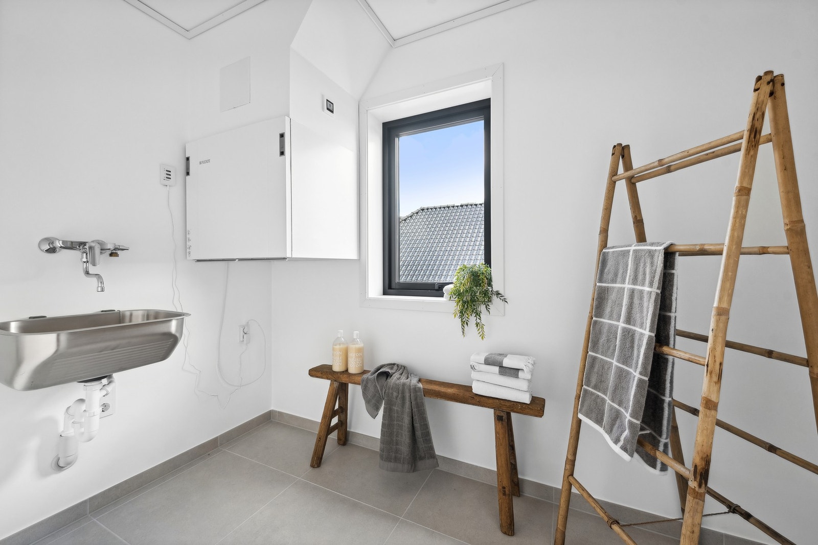 Vaskerommet ligger ved siden av hovedsoverom. Galleribilde