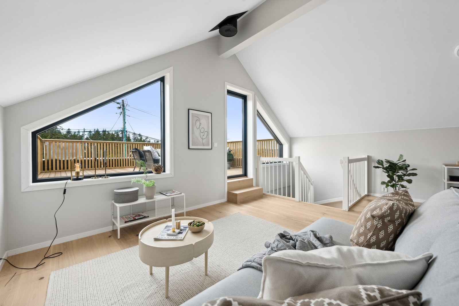 Dette er en nyoppført enebolig over tre plan fra 2024 med god standard. Galleribilde