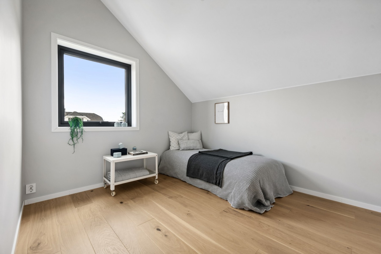 Begge vender ut mot rolige hager. Galleribilde