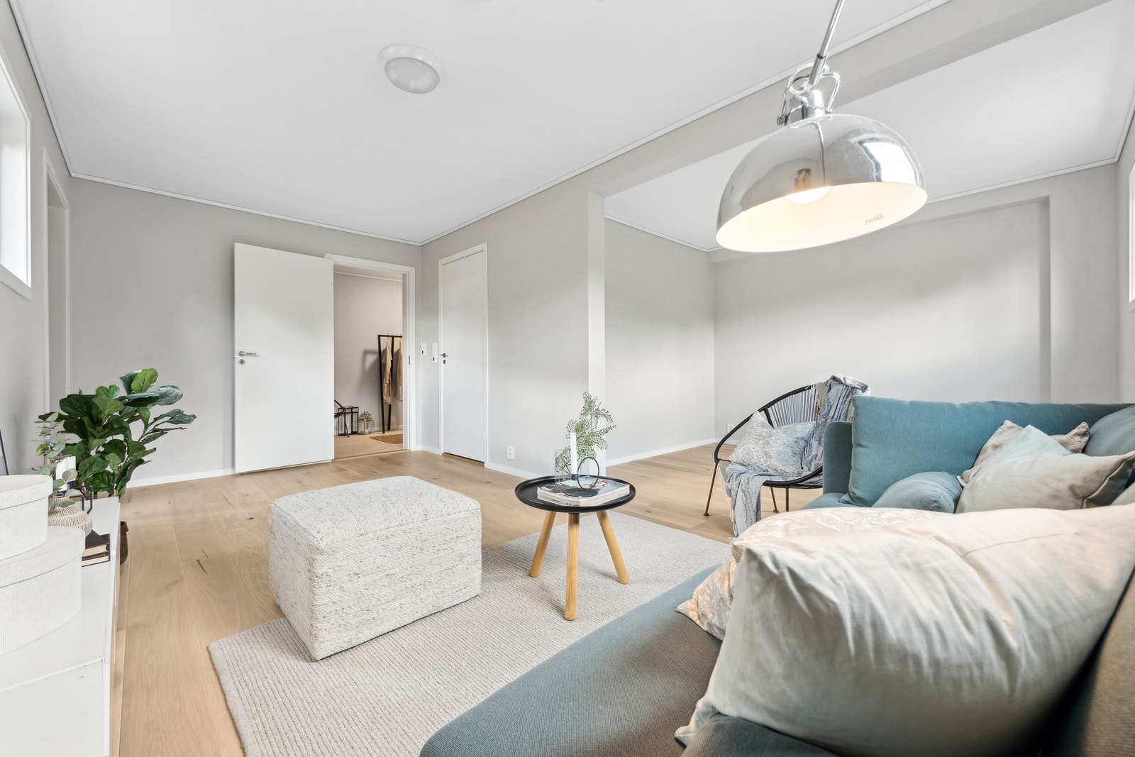 Kjellerstuen er godkjent for varig opphold og kan benyttes som soverom dersom det er behov for dette i stedet. Galleribilde