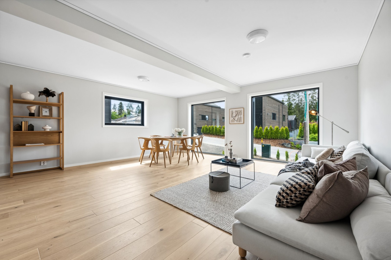 Huset er nyoppført og er ubebodd. Her kan du flytte rett inn og komme i hus i god tid før jul! Galleribilde