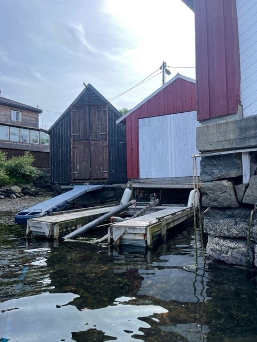 Naustet ligger i Breivika i ly for vær og vind Galleribilde