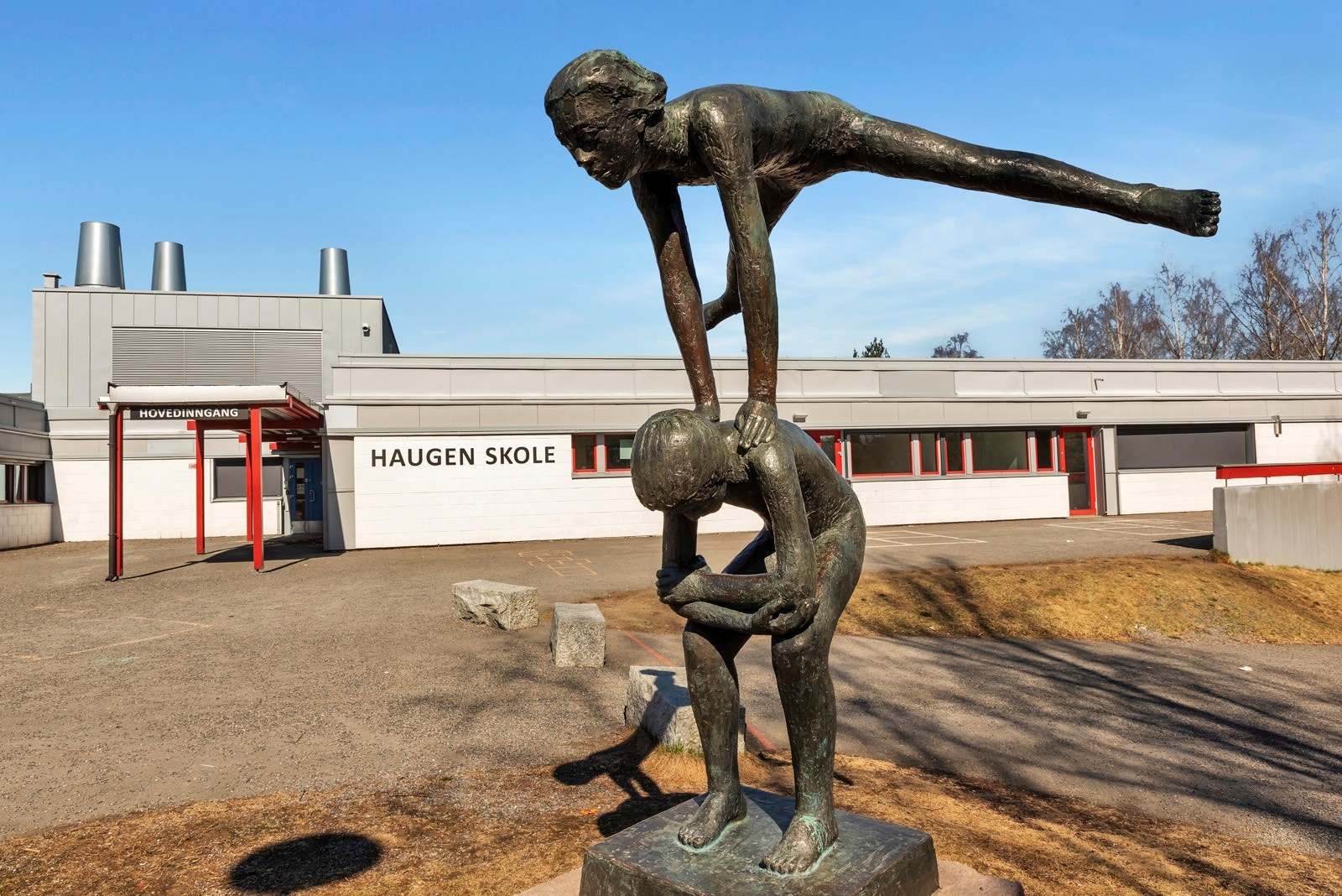 Veien til Haugen barneskole er både bilfritt og ligger i umiddelbar nærhet fra leiligheten. Galleribilde
