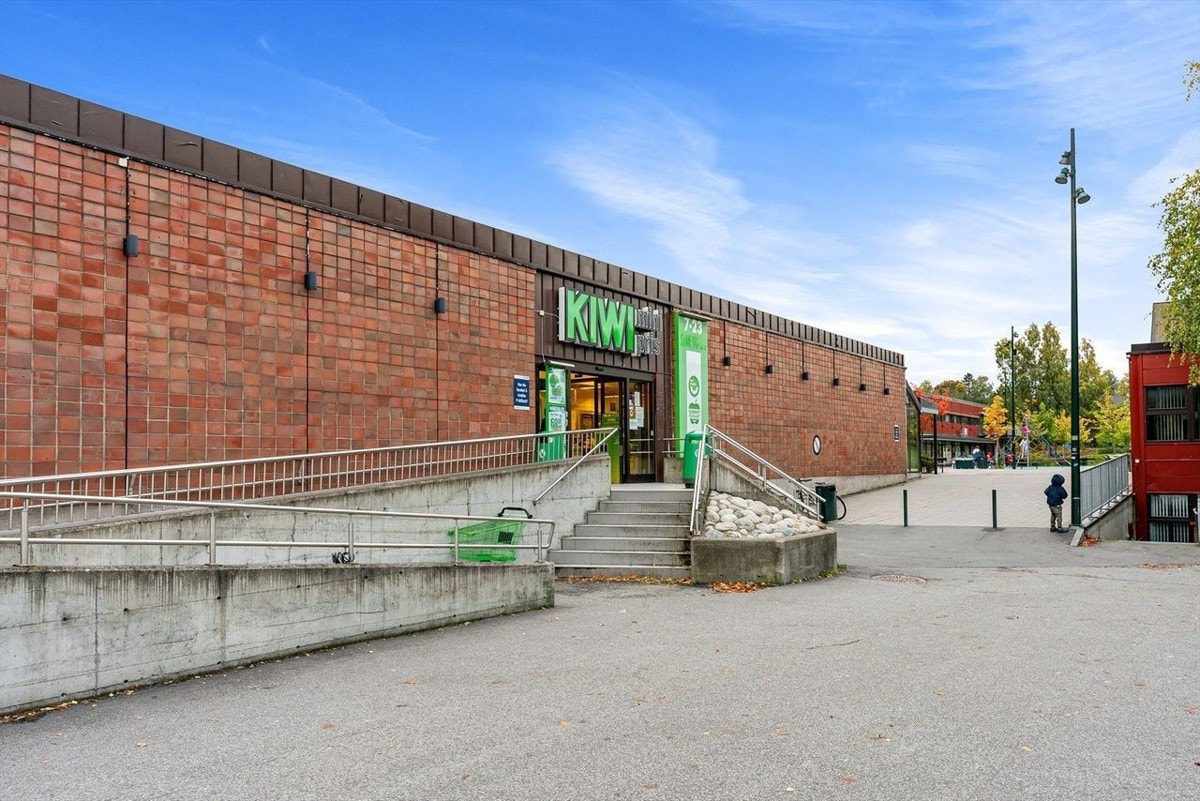 Med Kiwi og Rema 1000 som nærmeste butikk, er de dagligdagse behov dekket. Galleribilde