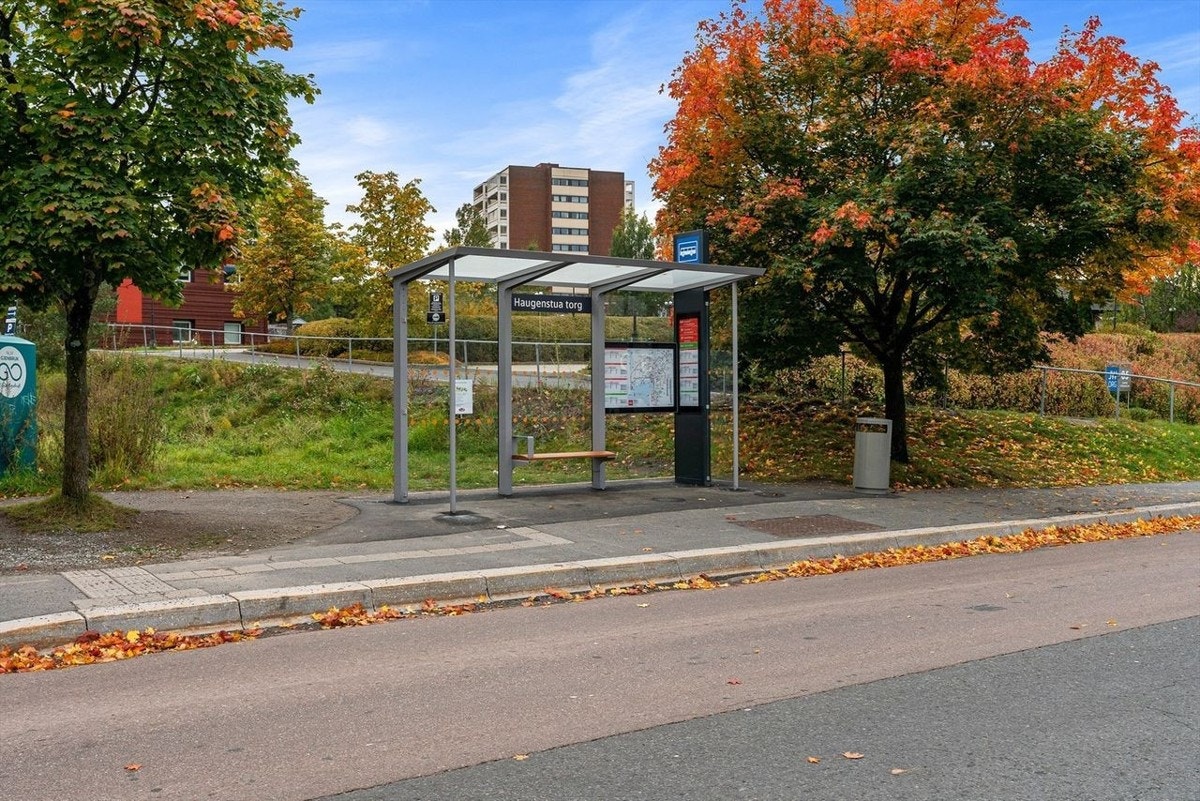 ... og buss med videre forbindelser til T-bane. Galleribilde