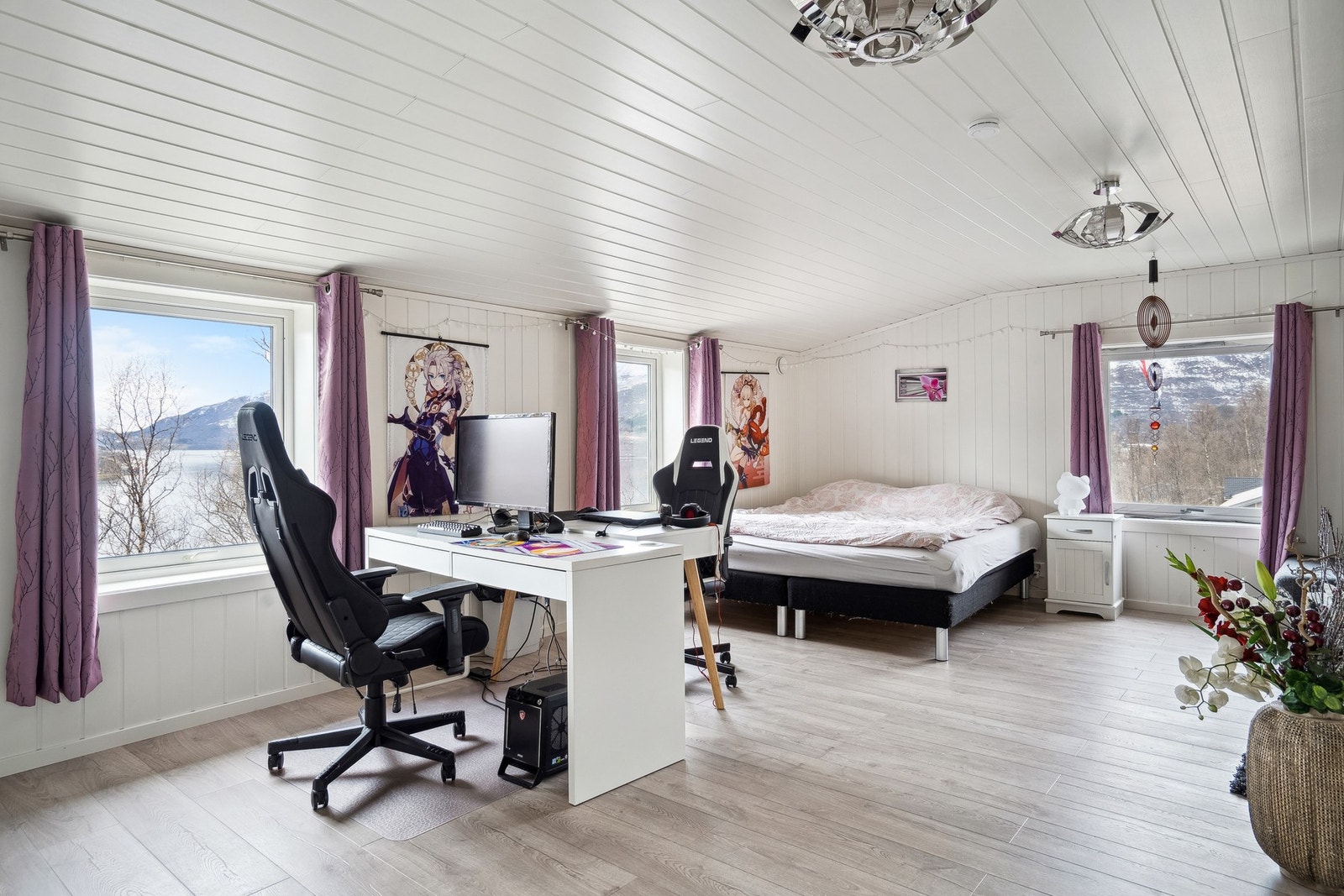 Soverom 1 - Da går vi til boligen øverste etasje - loftstue/soverom Galleribilde
