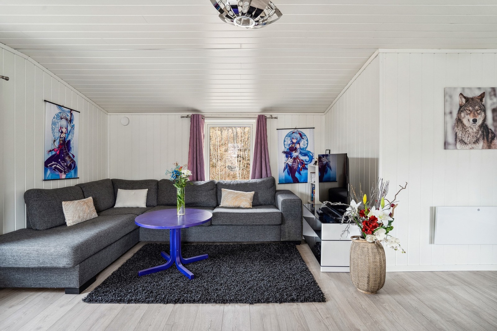 Det er også plass til naturlig tv-hjøre på soverom 1/stue på loft. Galleribilde