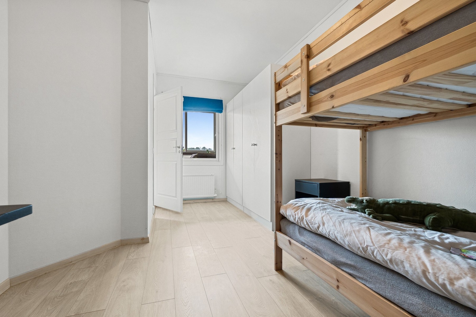 Godt med garderobeskap på soverom 2. Galleribilde