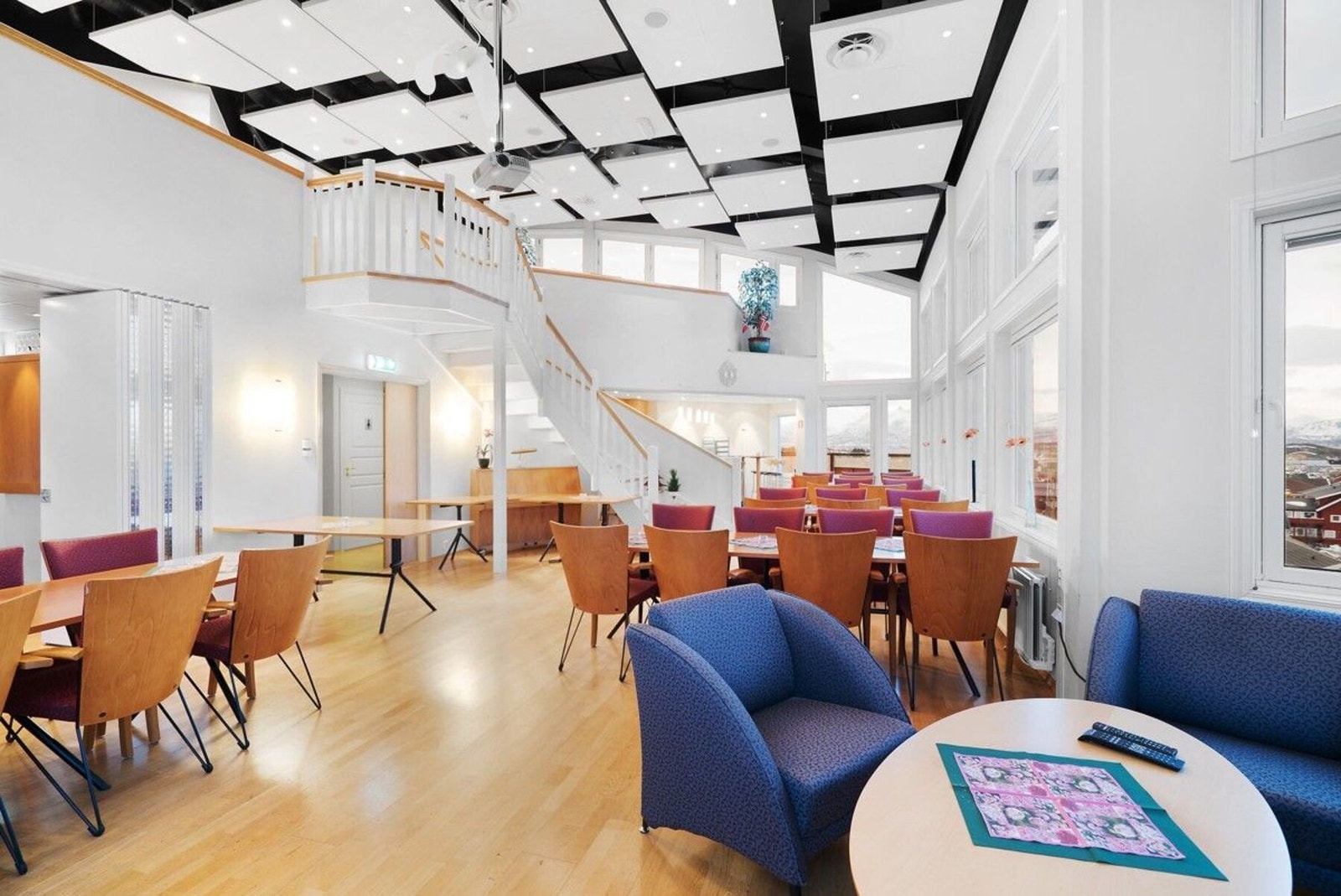 Borettslaget har flott felles selskapslokale/felleslokale med 2 solrike fellesterrasser. Galleribilde