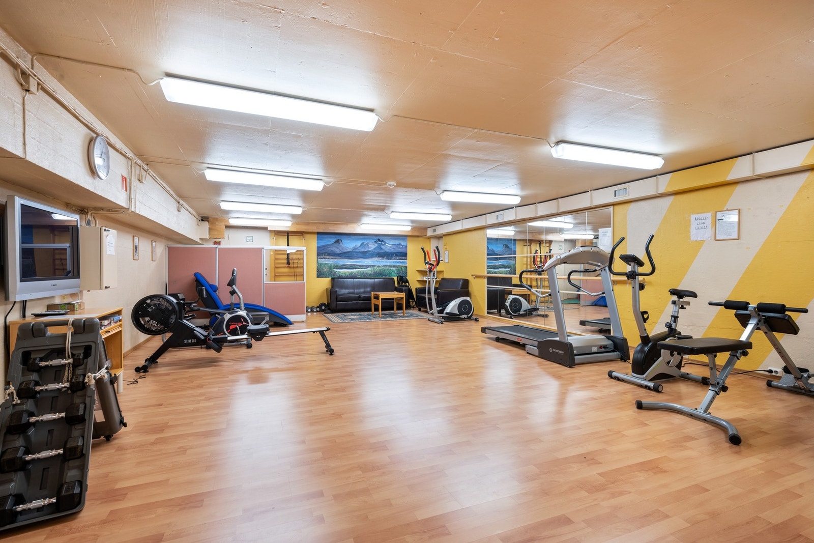 Beboerne har også tilgang til flott treningslokale, hobbyrom, rimelige utleiehybler (når man har besøk) mm. Galleribilde