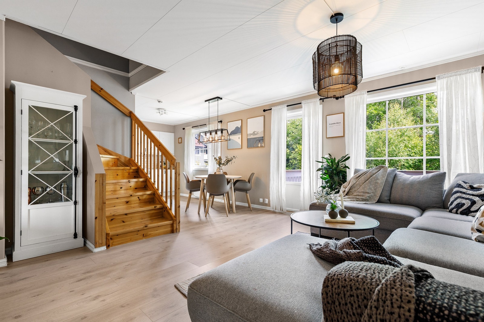 Leiligheten har en sosial og åpen planløsning. Galleribilde