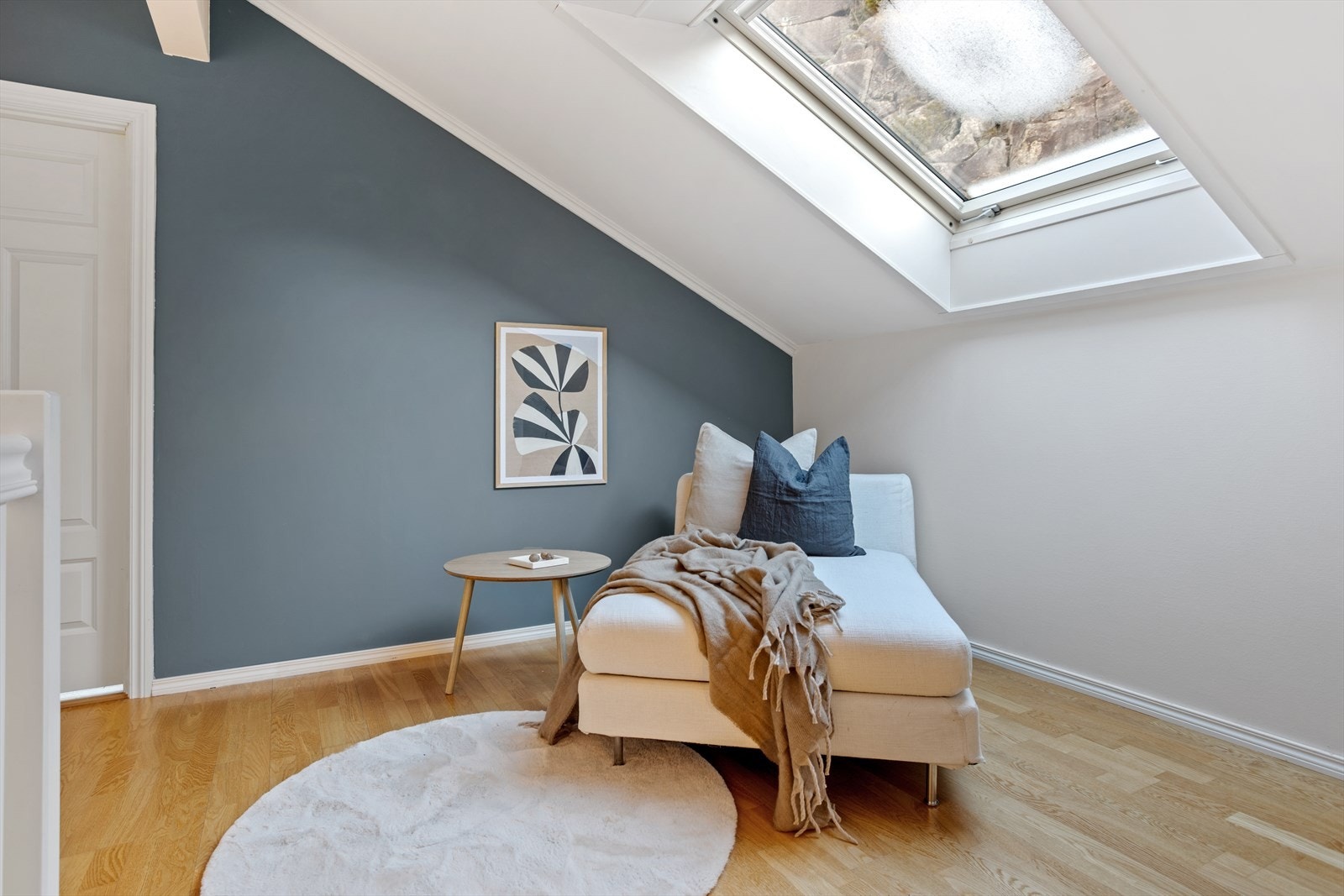 Tiltalende loftstue på 15,7 m² med mange muligheter Galleribilde