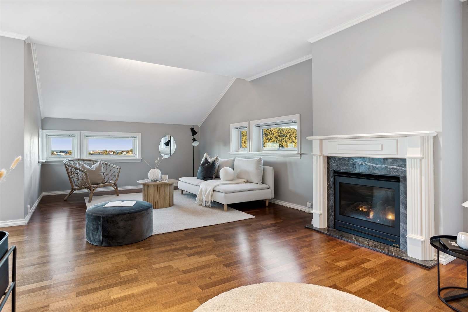 Leiligheten har oppvarming fra gasspeis. I tillegg er det gassuttak på både terrasse og på kjøkken. Galleribilde