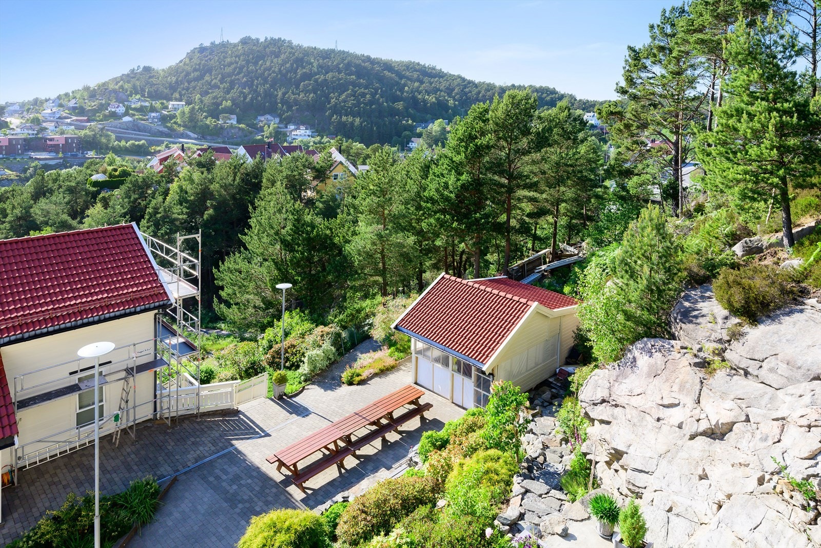 I nabolaget arrangeres det flere sosiale sammenkomster en kan delta på, og selger opplyser om at det er et særdeles trivelig sted å bo Galleribilde