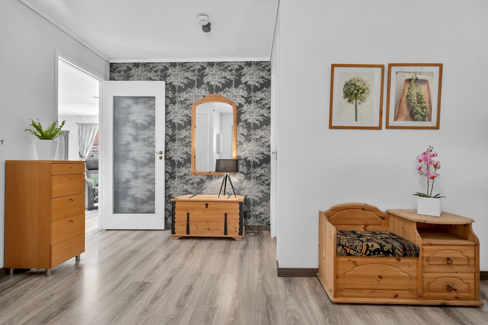 Hall med trapp til loft Galleribilde