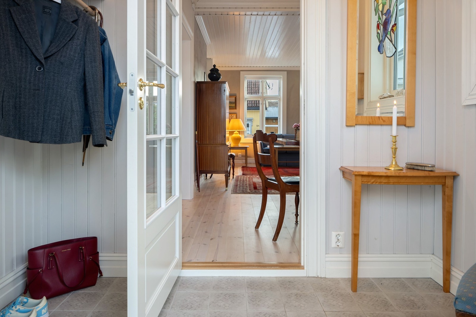 Fra entreen mot stuen. Galleribilde