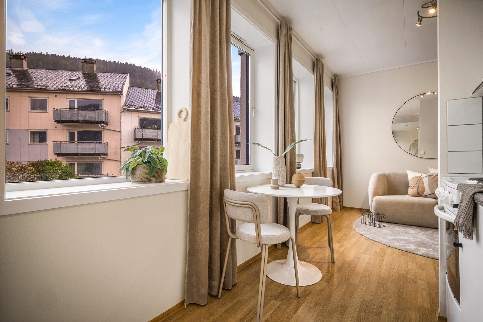 - Det er heis i bygget og tilhørende ekstern bod i kjeller - Galleribilde