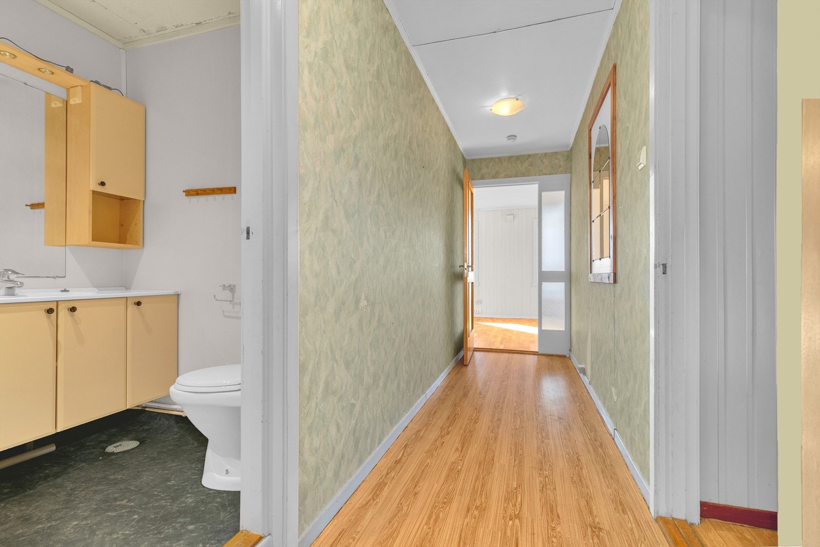 Inngang 2 - 2etg - Gang sett mot bad og stuen Galleribilde