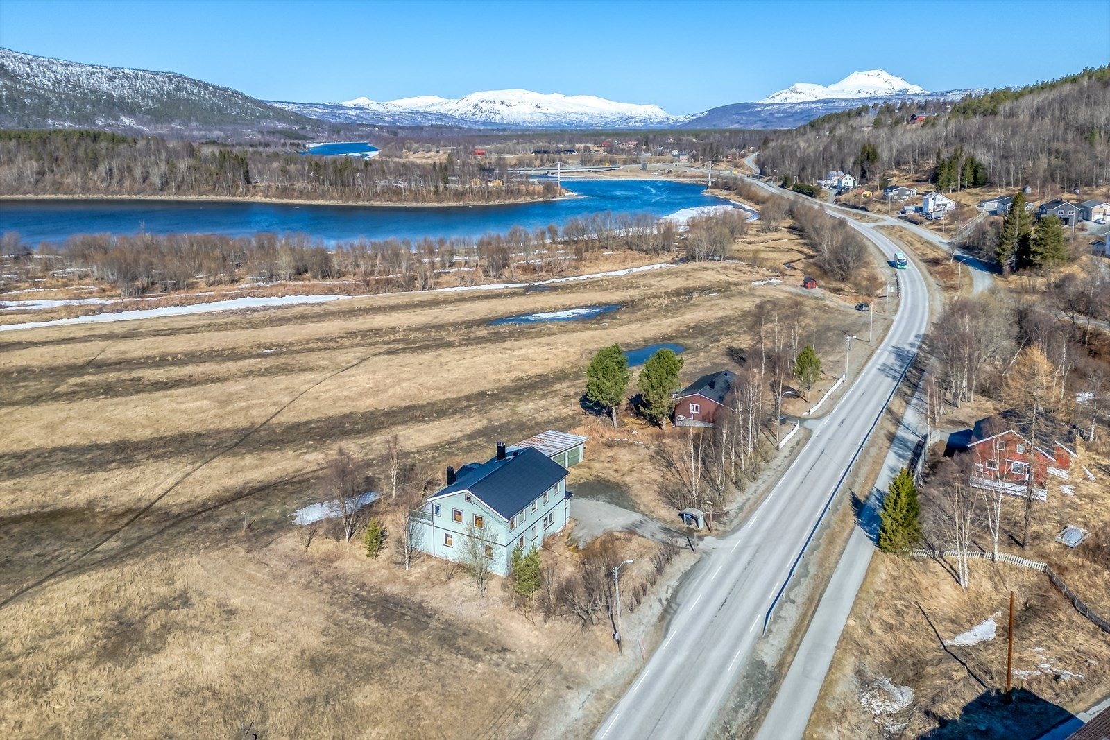 Nærhet til dagligvarer, skole, barnehage og idrettsområde på Olsborg Galleribilde