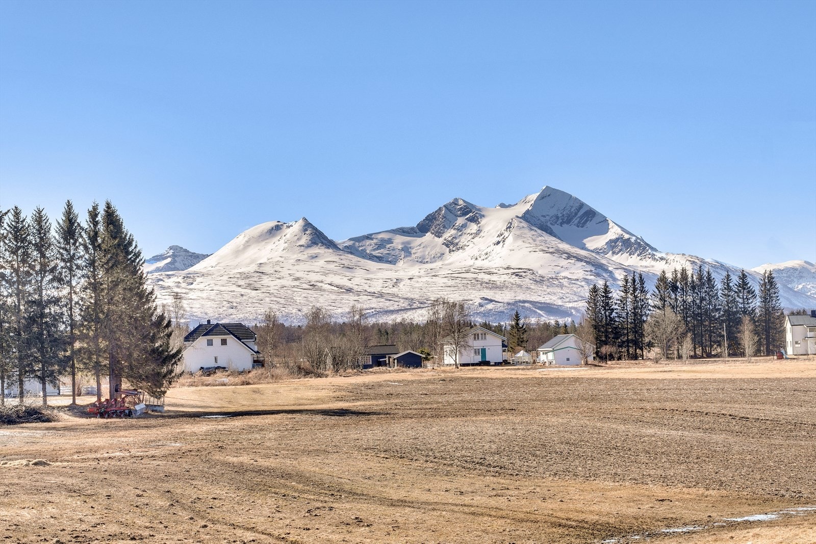 Flott utsikt fra eiendommen! Galleribilde