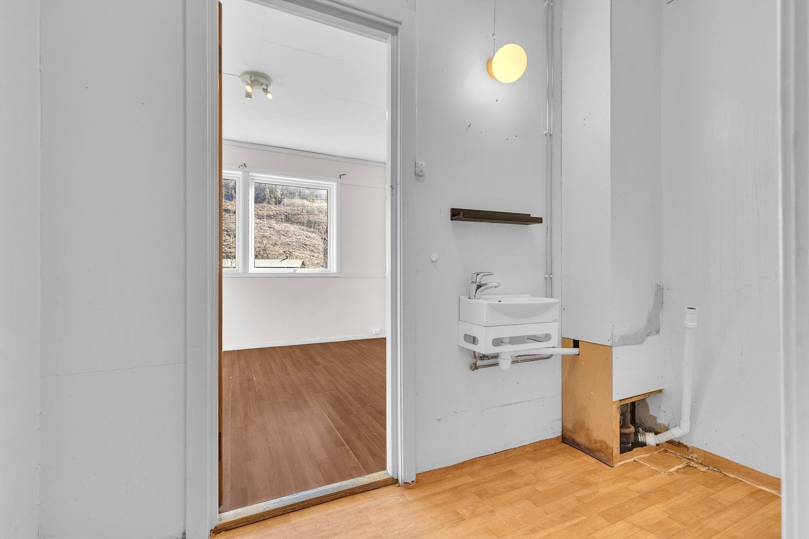 Inngang 1 - 1etg - Bad - Dette rommet har behov for oppgradering Galleribilde