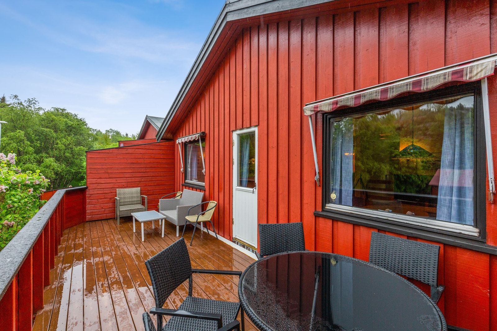 Boligen ligger i blindgate og grenser mot friområde Galleribilde