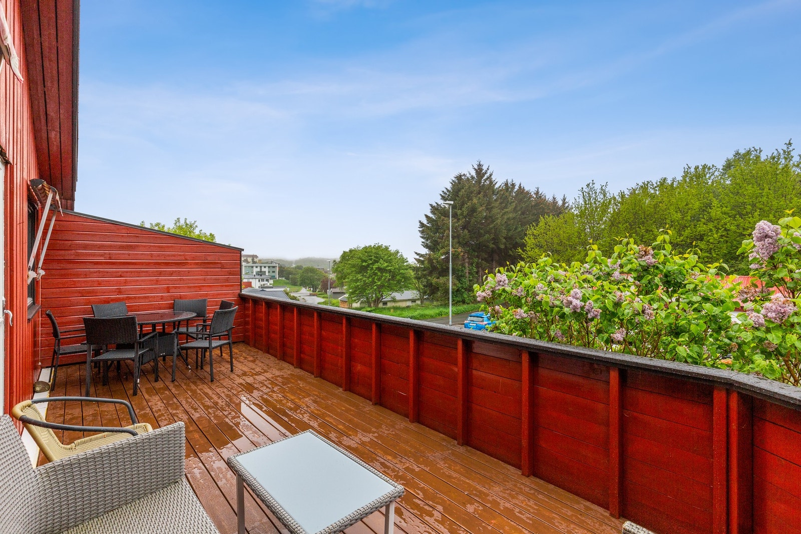 Vestvendt balkong med kveldssol Galleribilde