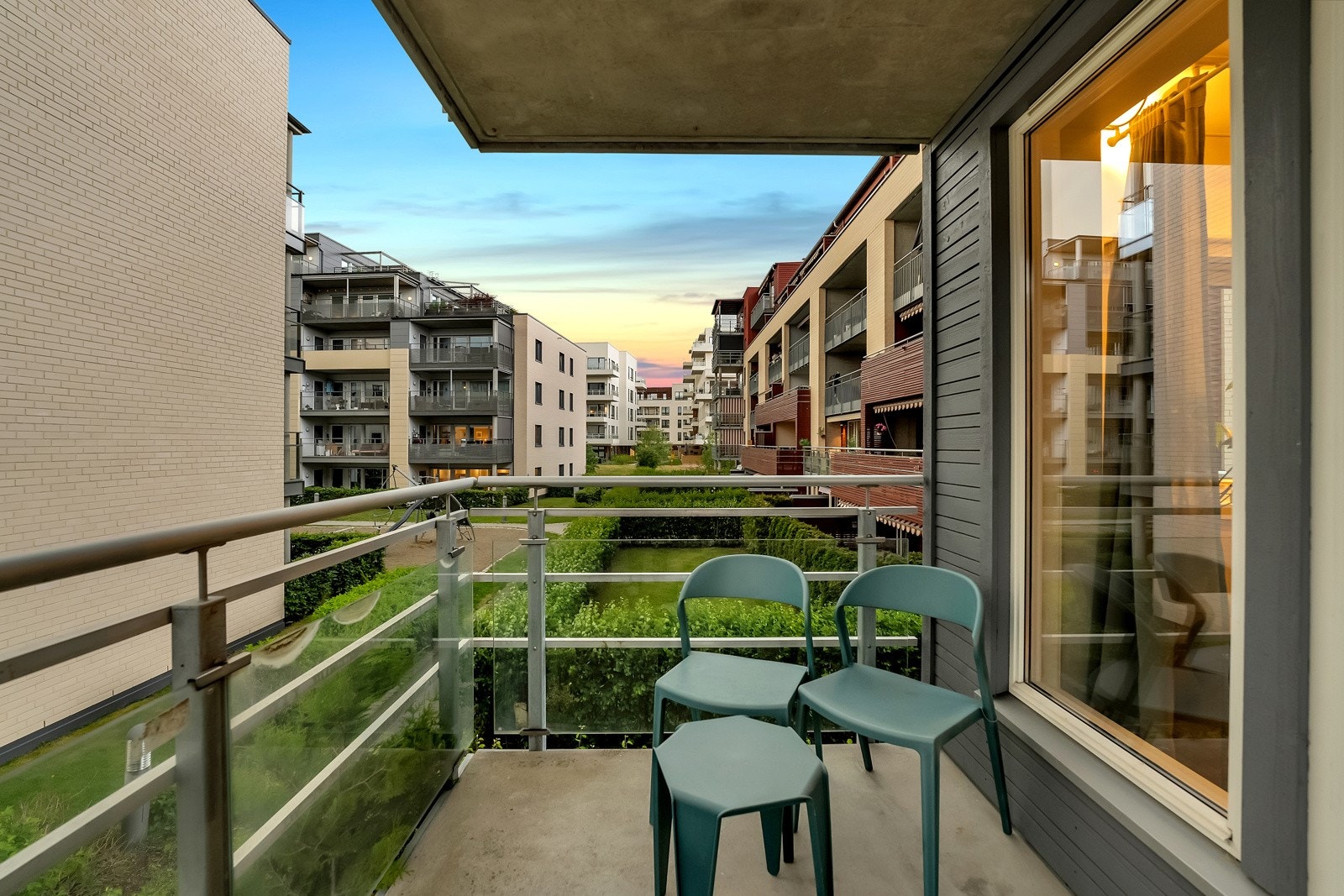 Det er vestvendt balkong på ca. 5 m² på stuesiden Galleribilde