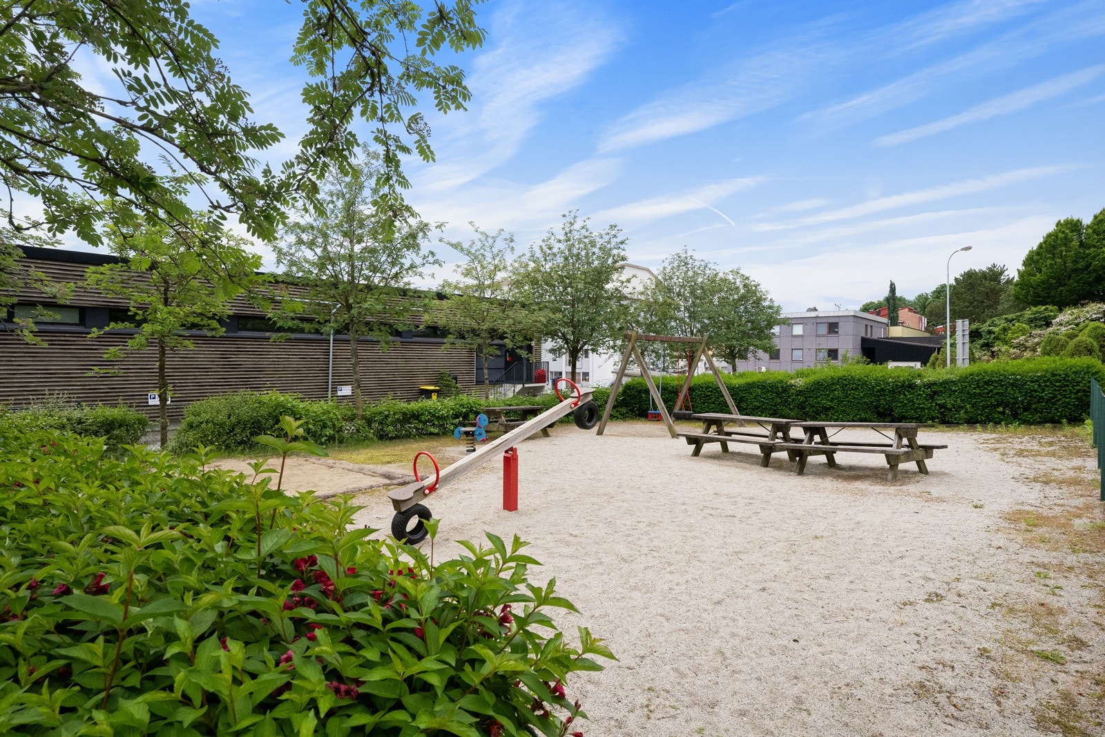 Rett rundt hjørnet er det treningssenter, og fasiliteter som kino, bibliotek og butikker ligger lett tilgjengelig. Galleribilde