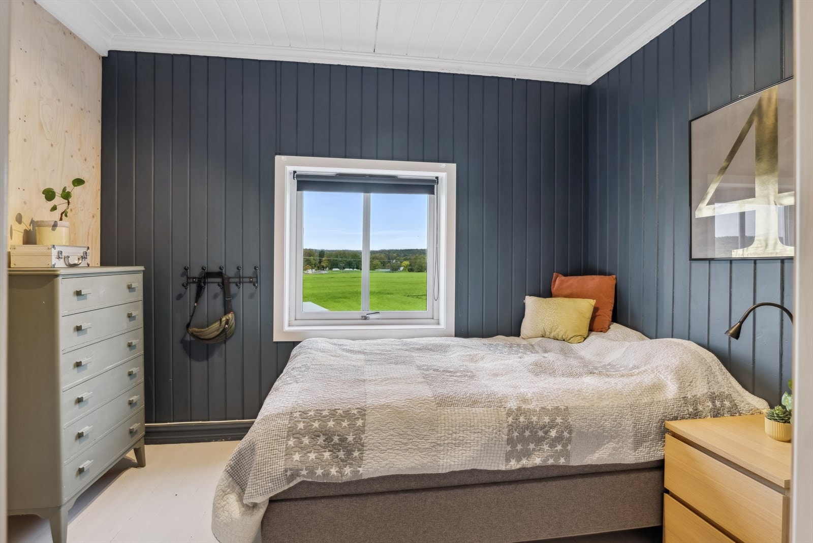 Det er 3 soverom i 2. etg. i den opprinnelige delen/boligen. Galleribilde