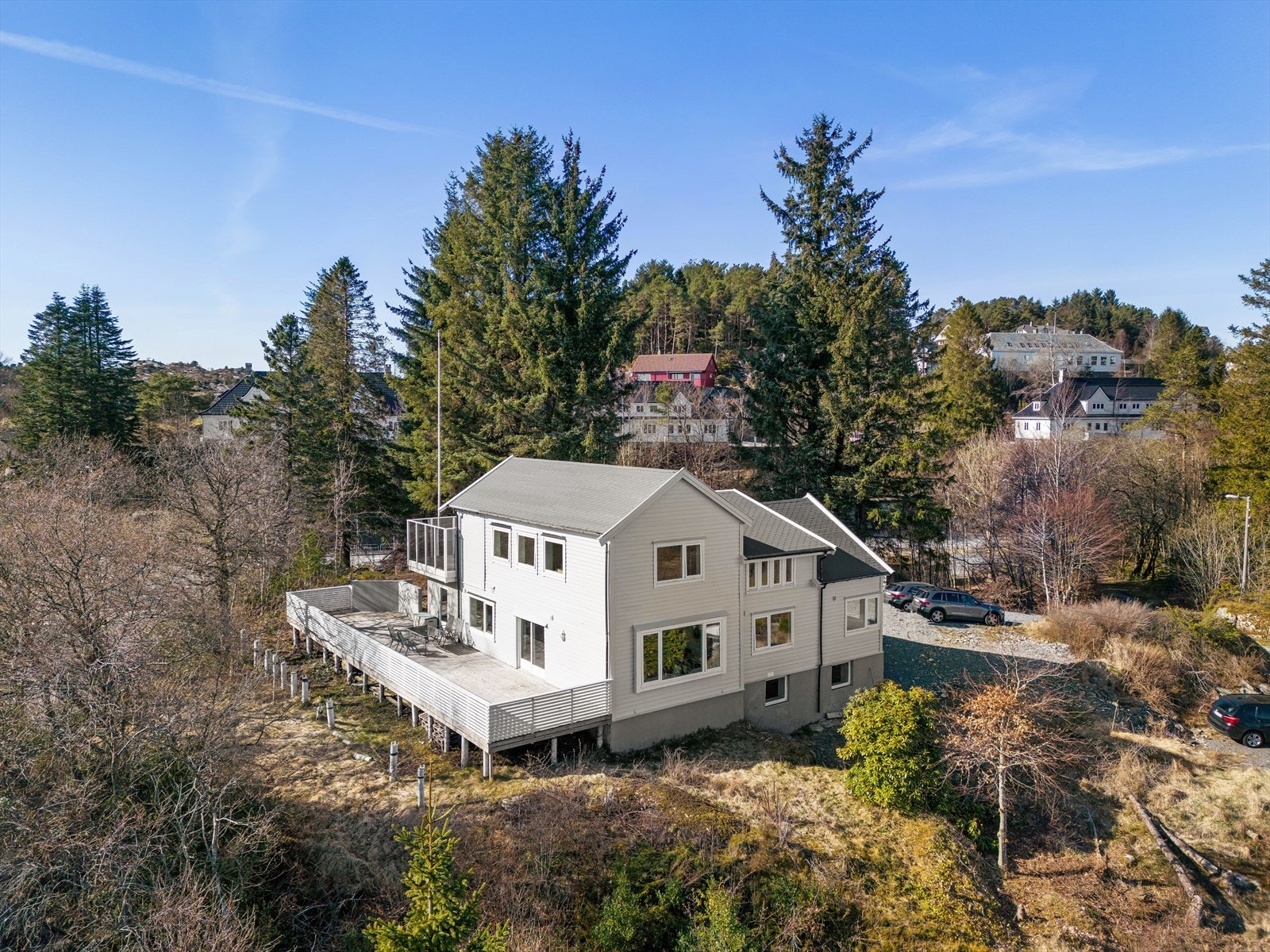 Aktiv Eiendomsmegling v/ Fredrik Tøsdal har gleden av å presentere Langebakken 18! Galleribilde