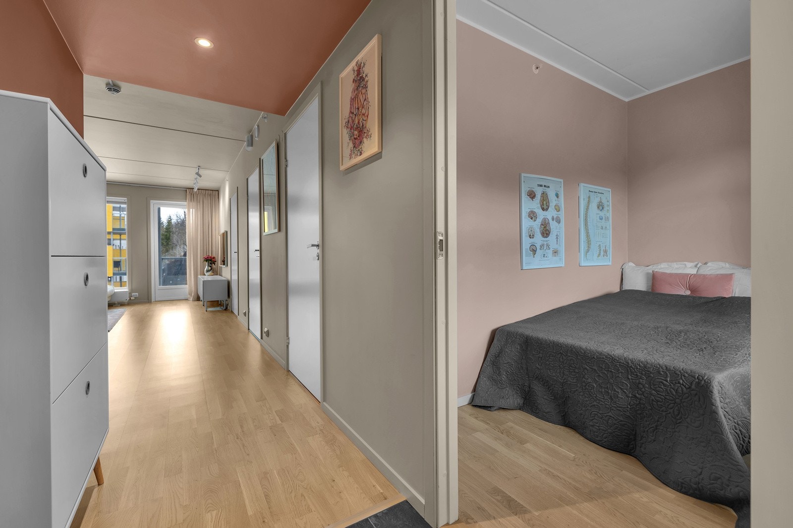 Leilighetens 2. soverom ligger i motsatt ende av leligheten og er på ca. 7.4m2 Galleribilde