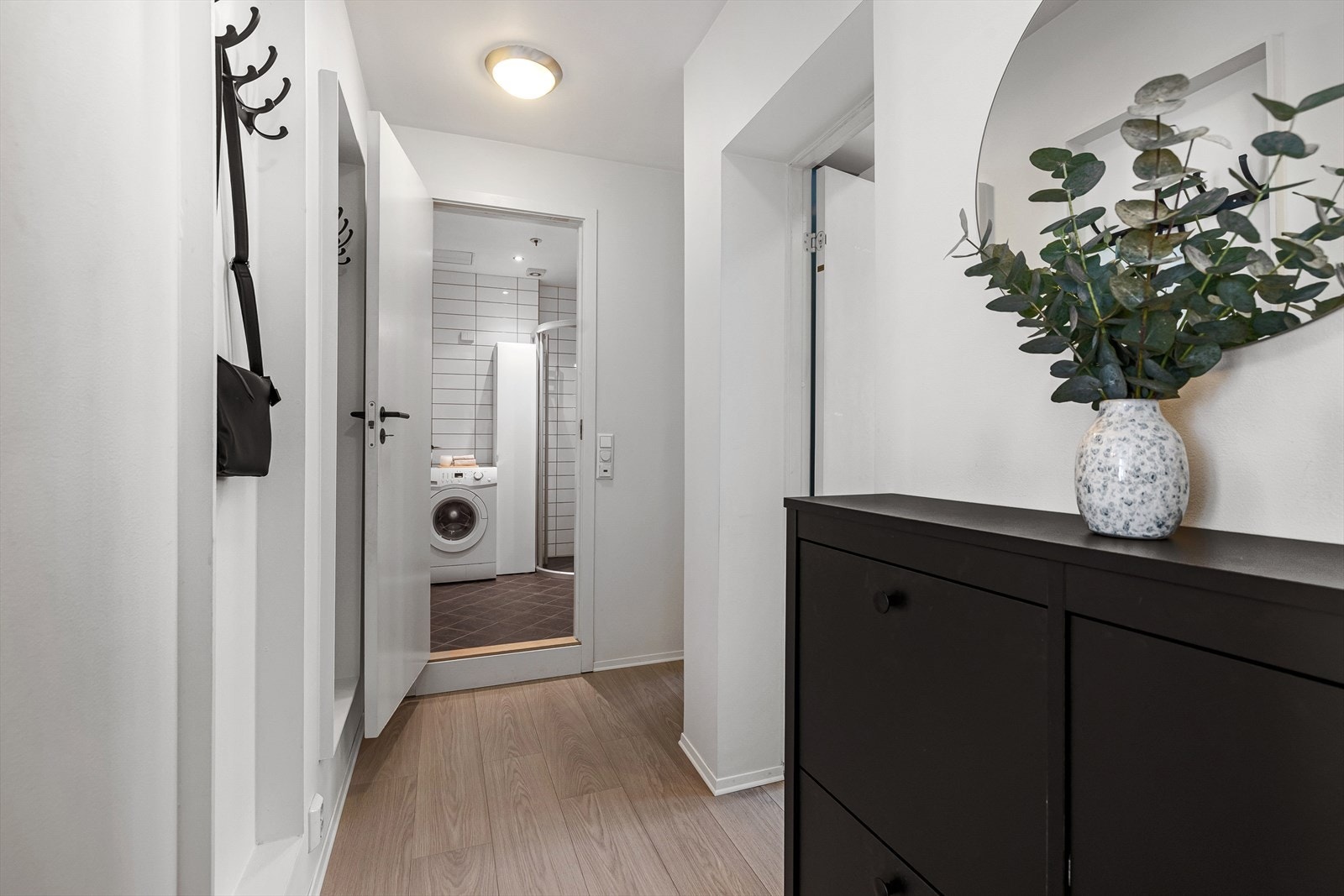 - Entreen er tilknyttet stue, begge soverommene og baderommet - Galleribilde